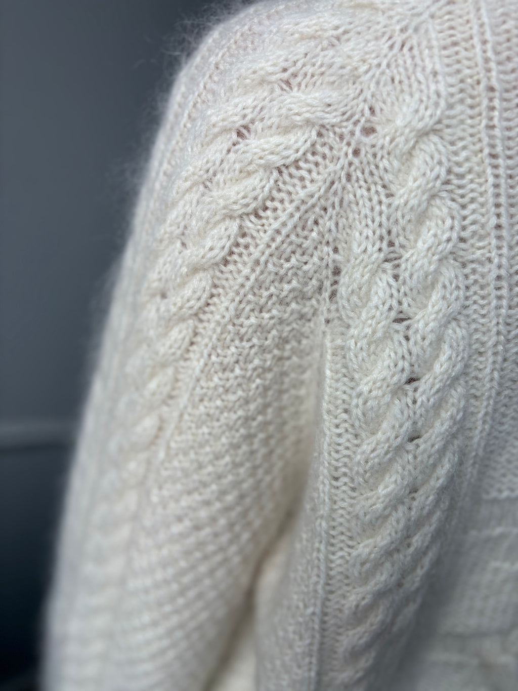 Cable Joy Sweater (English)