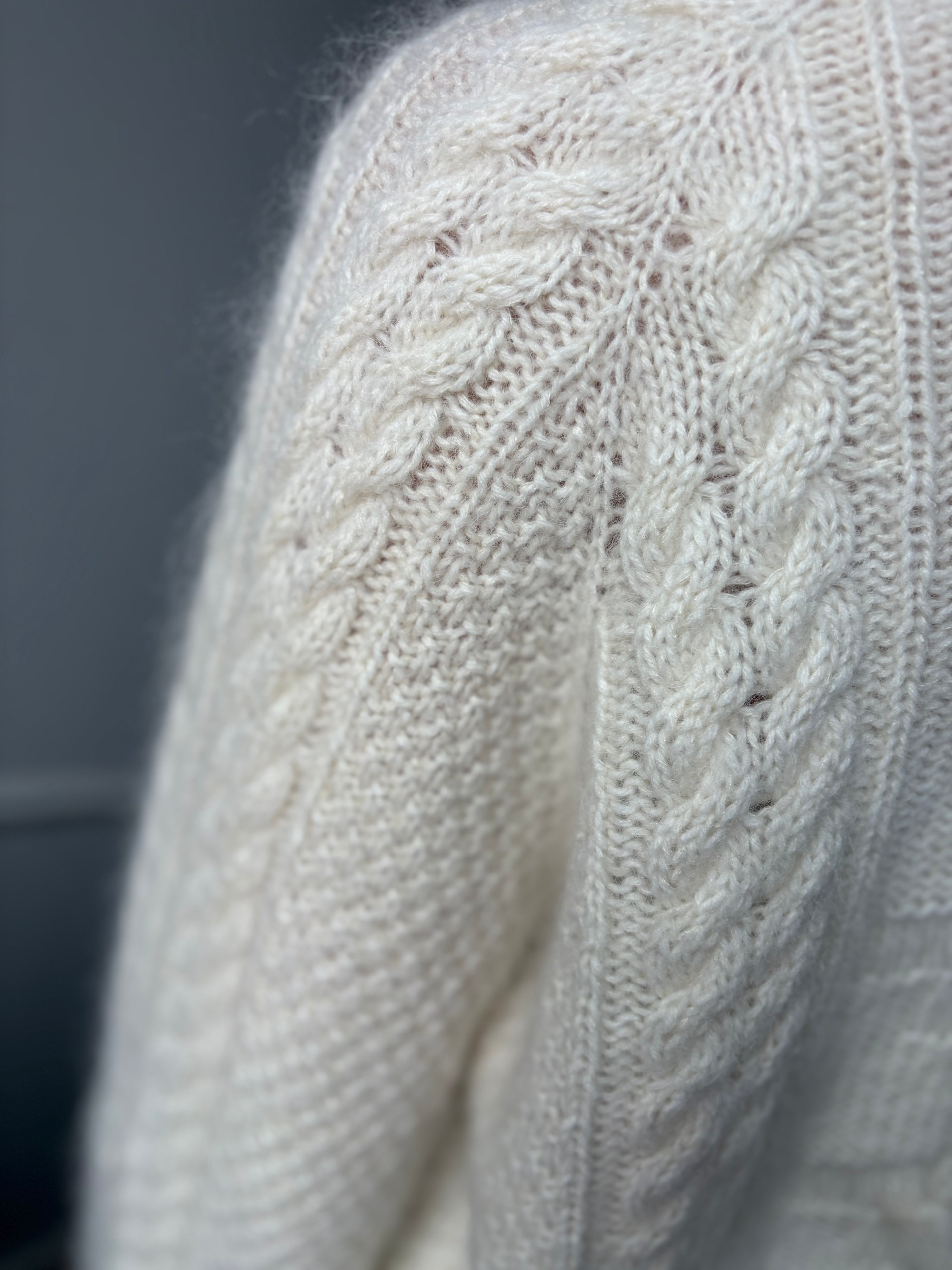 Cable Joy Sweater (English)