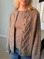 Cable Joy Cardigan (Deutsch)