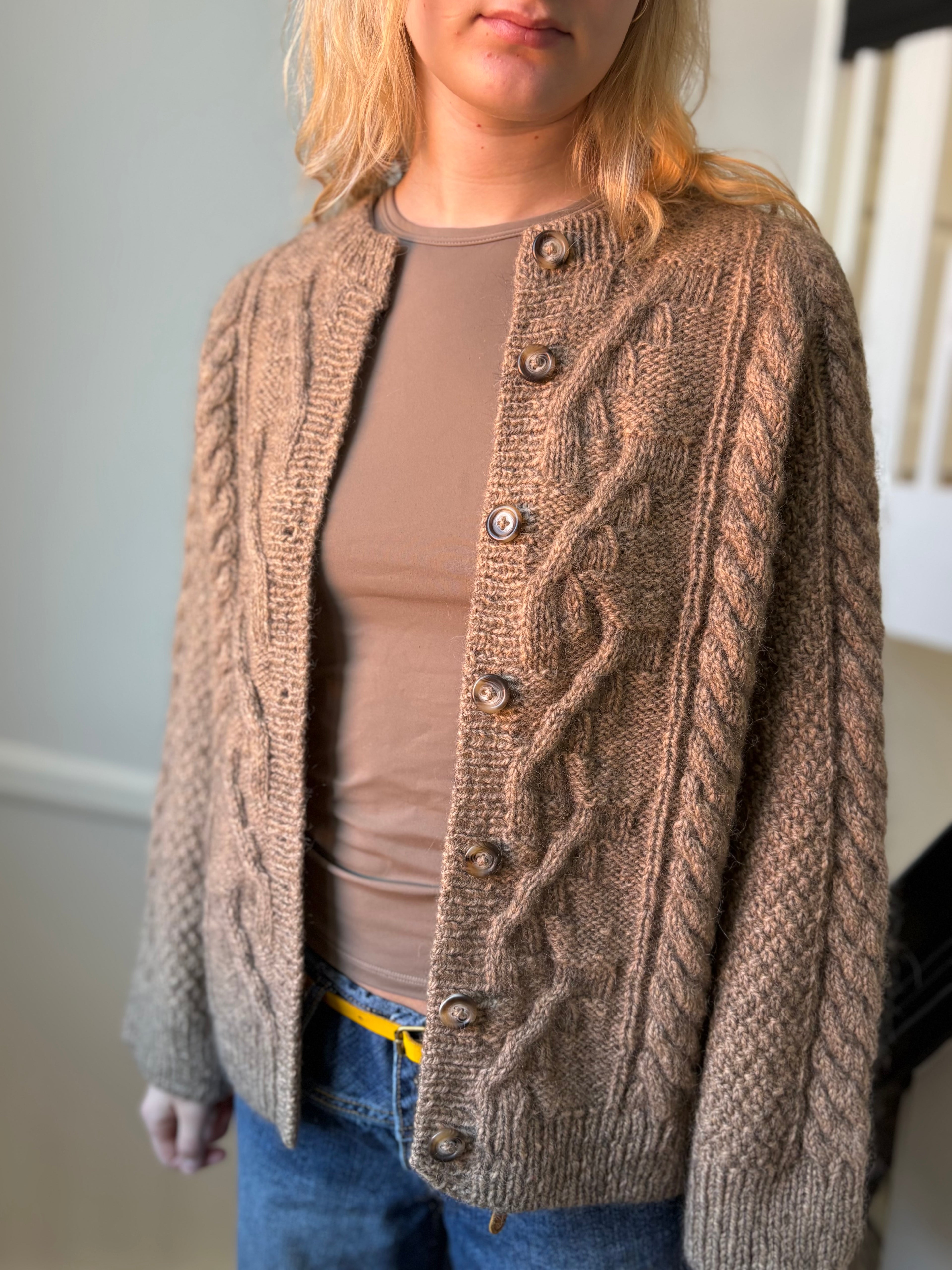 Cable Joy Cardigan (Deutsch)