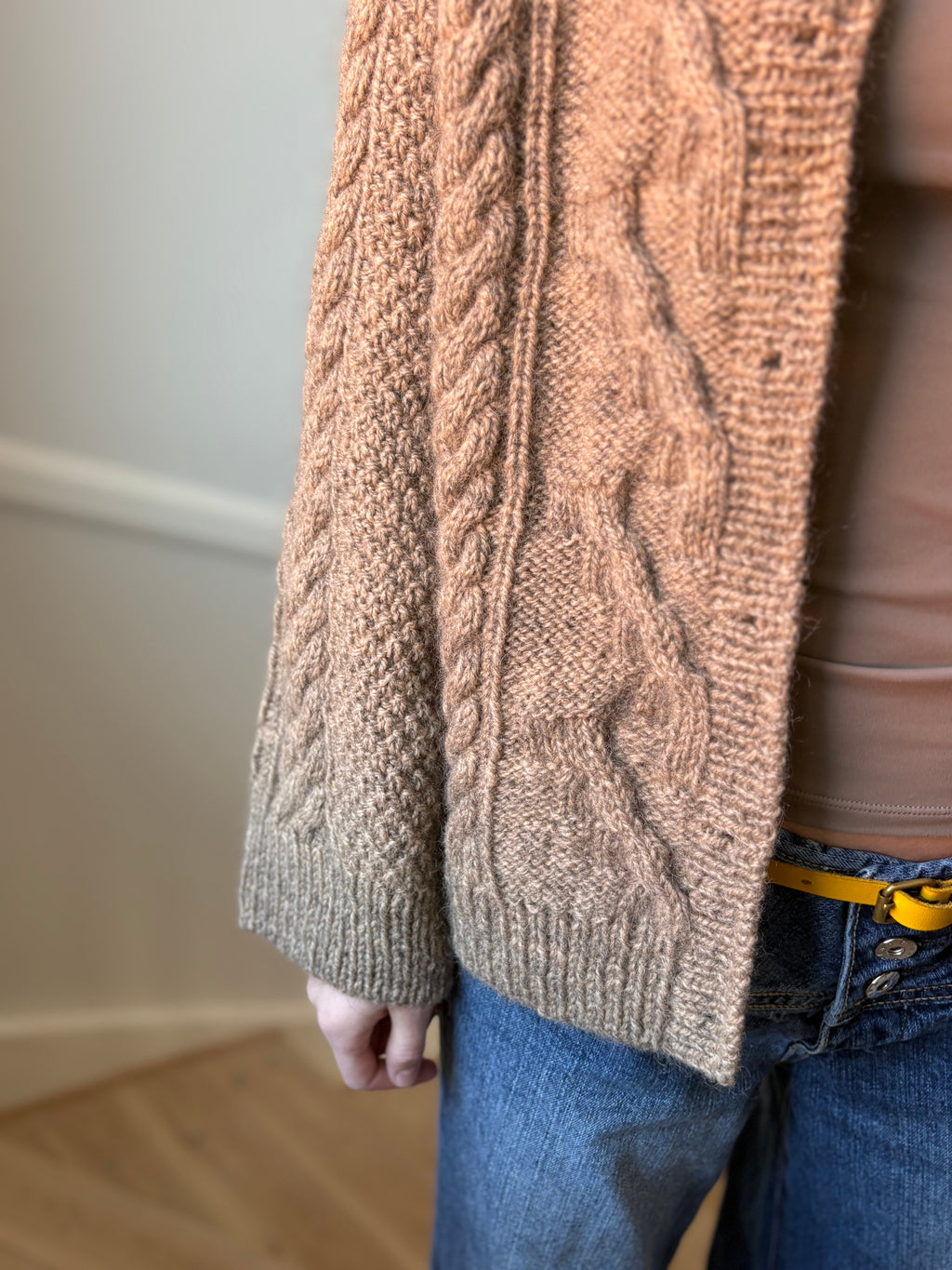 Cable Joy Cardigan (Deutsch)