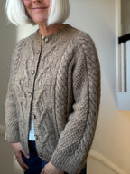 Cable Joy Cardigan (Deutsch)