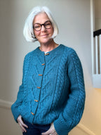 Cable Joy Cardigan (Deutsch)