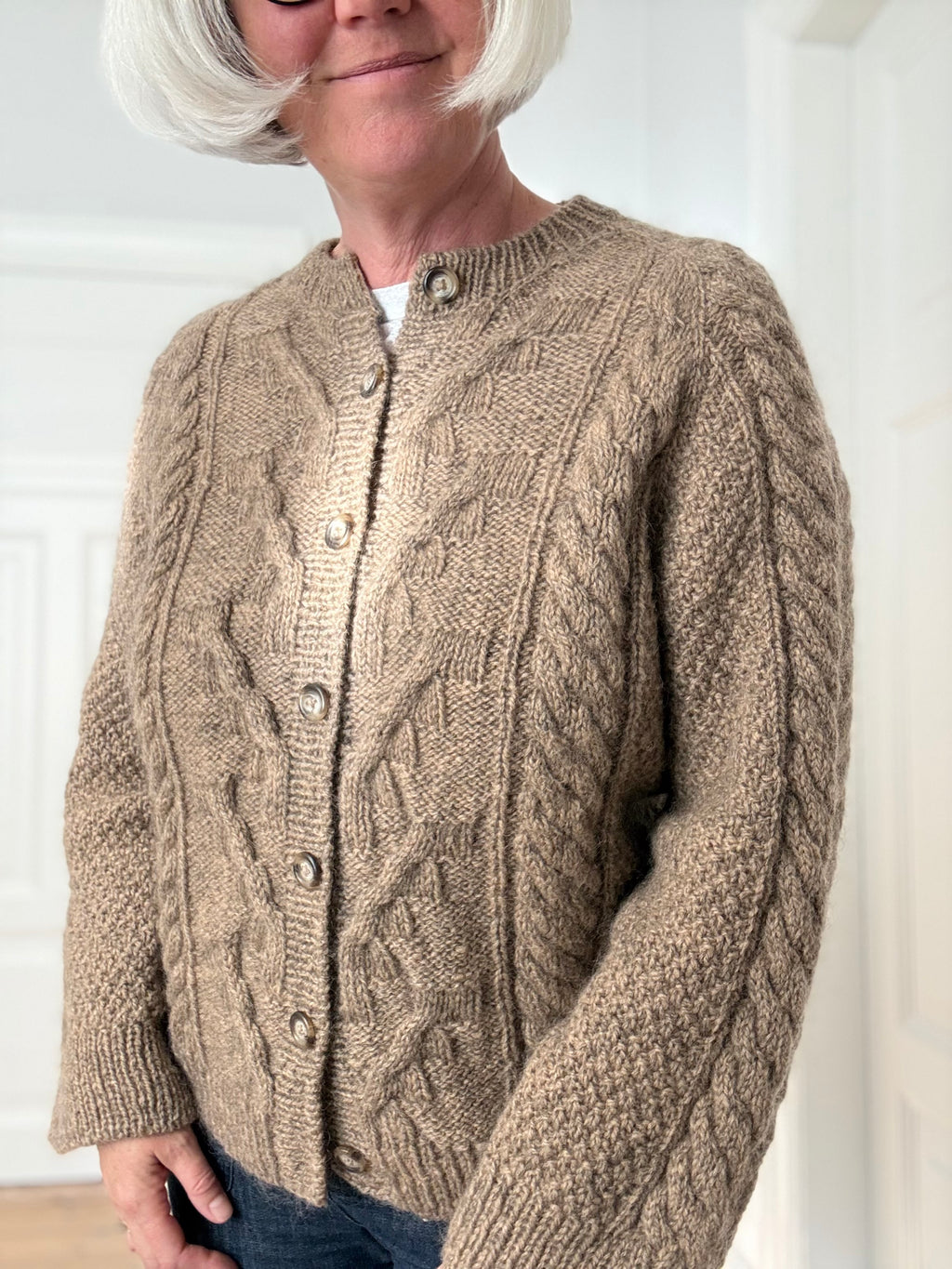 Cable Joy Cardigan (Deutsch)