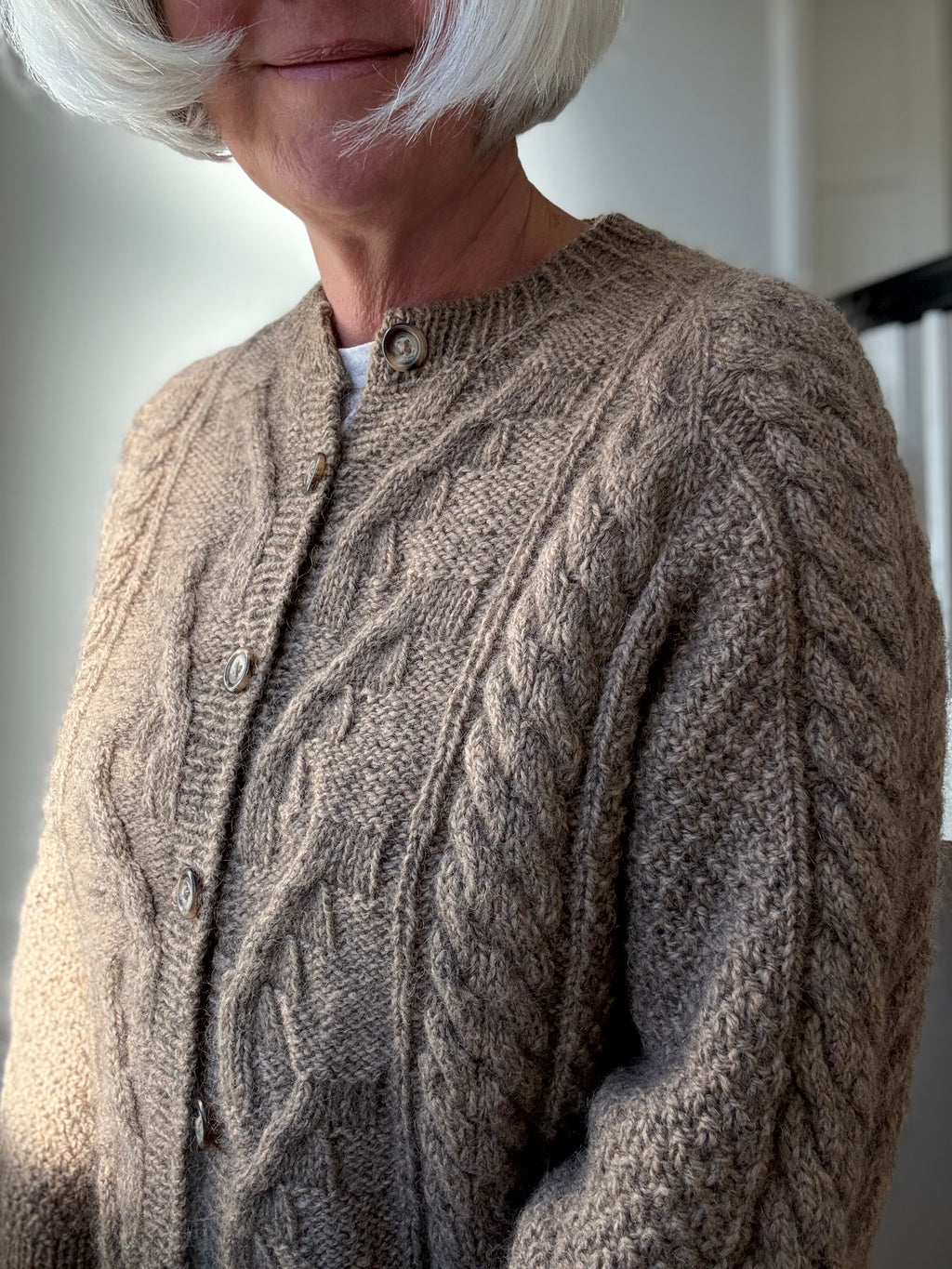Cable Joy Cardigan (Deutsch)